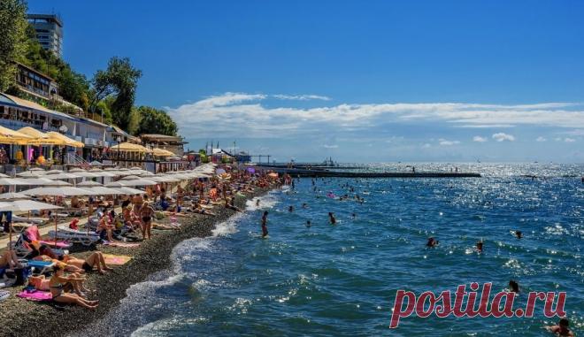 5 малолюдных и недорогих курортов Краснодарского края куда вы можете поехать этим летом Курорты Краснодарского края с тихими и немноголюдными пляжами. Цены на проживание, достопримечательности и как добраться. Пока заграничный отдых под запретом, Российские курорты уже распахнули двери для туристов. Краснодарский край привлекателен теплым морем, вкусными фруктами и солнечной погодой. Однако медики советуют выбирать места отдыха с пляжами, где не слишком многолюдно. Там рис...