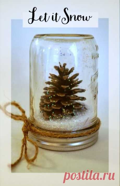 Winter pinecone snow globe craft idea, just glue a pinecone to the lid of your favorite  mason jar, add buffalo snow and done!