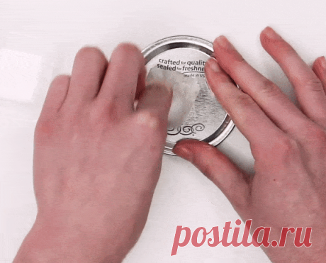 Как легко и без следов отклеить наклейку от стекла, пластика или керамики Наклейки – настоящая головная боль для покупателей. Они встречаются повсюду: пластиковые окна, посуда, стеклянные банки и бутылки, автомобильные стекла, мебель, кухонная утварь, инструмент… устанешь п...