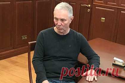 Сальдо впервые после госпитализации обратился к жителям Херсонской области. Глава Херсонской области Владимир Сальдо впервые после госпитализации обратился к жителям региона. Видеообращение он опубликовал в своем Telegram-канале. Сальдо заявил, что какое-то время не выходил в эфир, так как находился на попечении врачей. Ранее в регионе опровергли сообщения о смерти чиновника.
