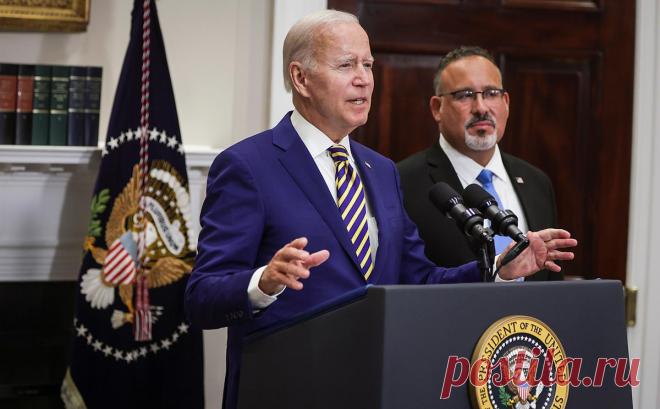 Байден объявил о списании со студентов долгов за кредиты до $20 тыс.. Правительство США погасит студенческие ссуды на сумму от $10 тыс. до $20 тыс. в рамках инициативы президента. Всего в США около 45 млн человек должны совокупно $1,6 трлн по федеральным кредитам, взятым на обучение