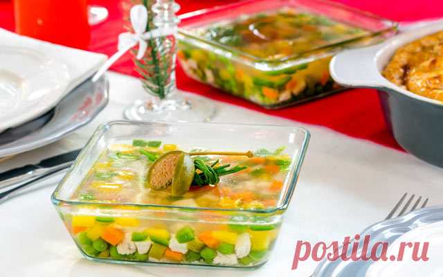 Готовим красивое заливное! Заливное из курицы, мяса, овощей, языка, грибов, рыбы, его можно готовить из самых разных продуктов, заливать в разные порционные формочки, бокалы, красивые блюда, украшать всевозможными способами.
