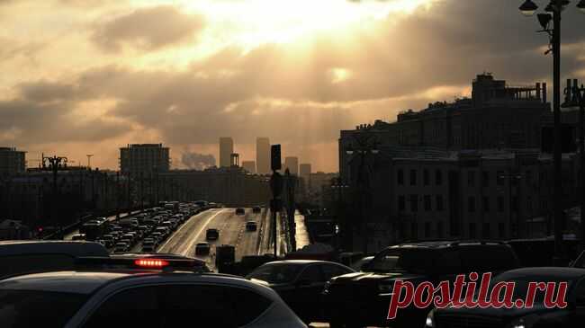 В Москве на нескольких улицах перекрыли движение для транспорта