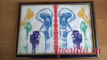 Ниткография для детей Ниткография для детейАвтор работы: Котляр Светлана ВячеславовнаЛист бумаги складываем пополам.Опускаем нитку гуашь синего цвета, отжимаем. На листе бумаги выкладываем фигуру из нити, оставляя один ее конец свободным.Вторую нить опускаем в гуашь фиолетового цвета, снова отжимаем и...