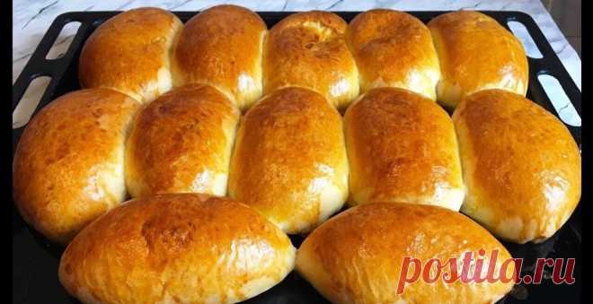 Пирожки сильно вкусные, с картошкой и грибами, исчезают очень быстро

Ингредиенты:
•молоко 80 мл
•кефир 80 мл
•масло растительное 40 мл
•мука 200 гр
•дрожжи сухие 1,5 ч.л
•разрыхлитель 1 ч.л
•сахар 1 ч.л
•соль щепотка

Начинка:
•лисички 150 гр
•шампиньоны 4 шт
•лук 2 шт
•картофель 4 шт
•соль, специи

Приготовление:
1.В тёплое молоко кладём сахар, дрожжи и 1 ст.л муки, хорошо перемешиваем и оставляем минут на 10.

2.В миске смешиваем тёплый кефир, соль, масло, перемешиваем ...