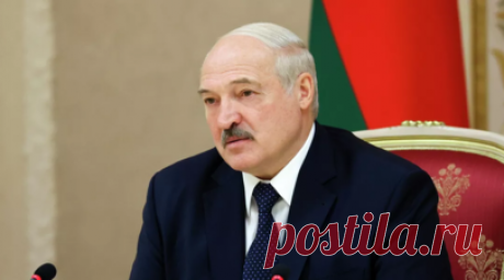 Лукашенко рассказал о травме, которую получил во время колки дров. Президент Белоруссии Александр Лукашенко не сможет принять участие в хоккейном матче c командой Могилёвской области. Как выяснилось, причиной этому послужила полученная им во время колки дров травма ноги. Читать далее
