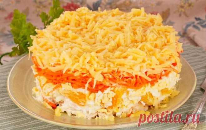 Слоёный салат с курицей апельсином и морковью по-корейски