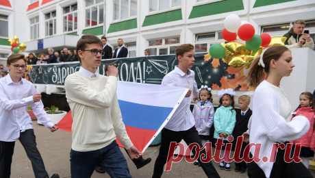 Студента карельского колледжа собираются отчислить за шутку на первосентябрьской линейке. В Петрозаводске студенту колледжа культуры и искусств грозит отчисление за шутку на линейке 1 сентября. Об этом сообщает Telegram-канал From Karelia with freedom. Инцидент, вызвавший негативную реакцию руководства Карельского колледжа ...