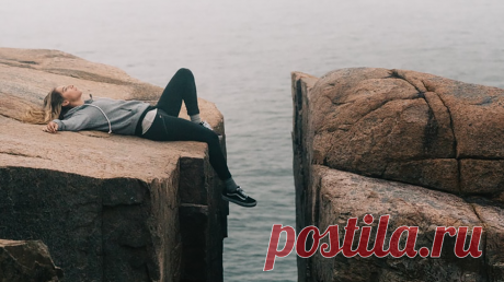 Все вокруг отдыхают, а ваш отпуск уже прошел. На улице — солнце, веселье, а вы сидите в офисе с искусственным освещением. Как тут не приуныть? В этой статье расскажем, как побороть усталость.