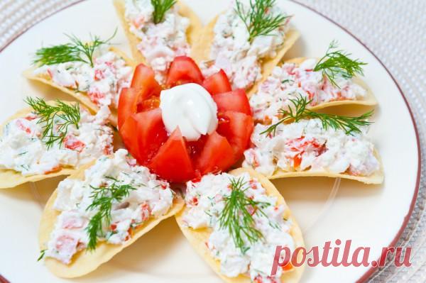 Закуска на чипсах.