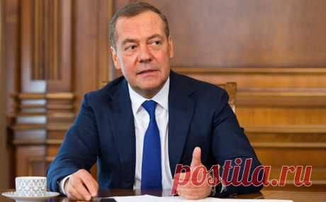 Медведев предложил передать армии конфискованную у браконьеров технику. Заместитель председателя Совета безопасности России Дмитрий Медведев предложил передать конфискованную у браконьеров и контрабандистов технику на нужды военной операции на Украине.