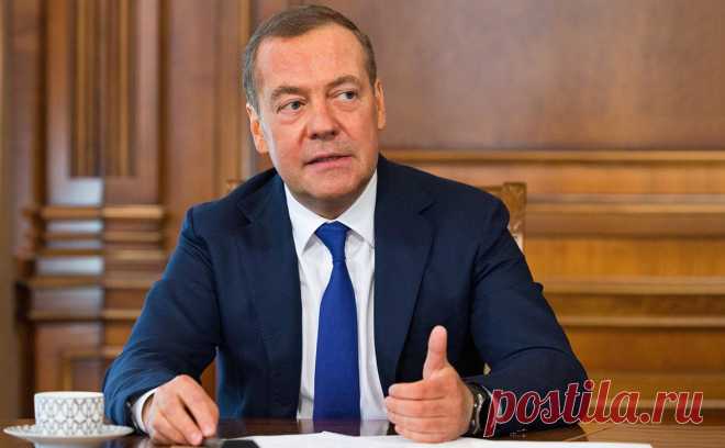 Медведев предложил передать армии конфискованную у браконьеров технику. Заместитель председателя Совета безопасности России Дмитрий Медведев предложил передать конфискованную у браконьеров и контрабандистов технику на нужды военной операции на Украине.