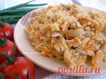 Рецепт приготовления плова с курицей Плов с курицей - это ароматное и сытное блюдо, которое идеально подходит для семейного ужина. В этом рецепте используется куриное мясо, лук, морковь и помидоры, что придаёт плову насыщенный вкус. Рис впитывает все ароматы и специи, создавая гармоничное сочетание вкусов.