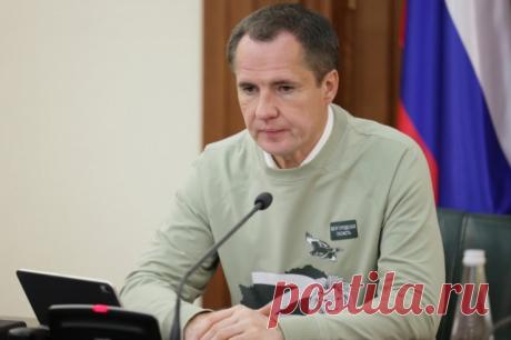 Более 20 домов пострадало при обстреле ВСУ белгородского Шебекино. По словам главы региона, повреждения также получили административное здание, три торговых объекта и легковой автомобиль.