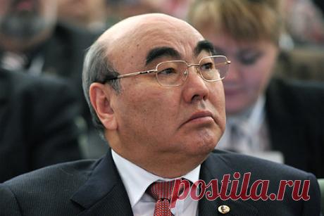 Бывшему президенту Киргизии предъявили новое обвинение по делу «Кумтора». В Государственном комитете национальной безопасности Киргизии сообщили, что бывшему президенту республики Аскару Акаеву предъявили новое обвинение. Отмечается, что оно касается соглашения с компанией «Камеко» в 1992 году и реструктуризации проекта месторождения «Кумтор» в 2003 году.