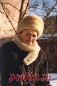 Мария Подвербная (Живопись) | Артклуб Gallerix ★ Мария Подвербная родилась в 1941 году в крошечном городке неподалеку от Костромы, в самом сердце России. Несколько лет Мария работала учительницей литературы в местной школе, а все свободное время проводила с мольбертом и кистями под стенами старинного монастыря, на берегу Волги. В 1964 Подвербная с отличием окончила художественно-графический факультет Педагогического института г.Костромы, но настоящей школой стали для Марии...