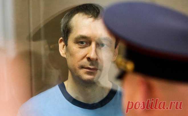 Экс-полковник МВД Захарченко попросился на военную операцию. Захарченко около года назад подал прошение о подписании контракта с Минобороны, но ответ до сих пор не получил, рассказала его адвокат. Экс-офицер в 2022 году был приговорен к 16 годам колонии по делу о взятках на 1,4 млрд руб.