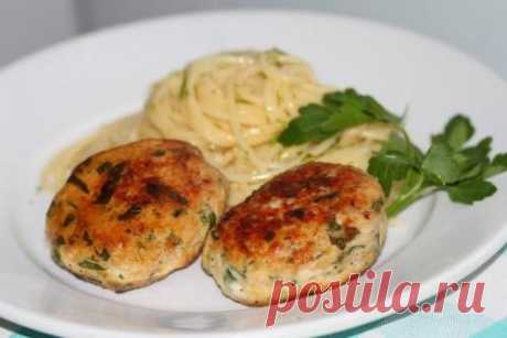Куриные котлеты &quot;Гремолата&quot;: вкусно, нежно и ароматно! Вкусные и слегка необычные котлеты "Гремолата" разнообразят и приятно удивят вас и ваших близких за обеденным столом. На этот ужин уйдет только около 40 минут, зато получится эффектное и ароматное блю...