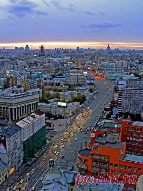 Shadows and Lights of Moscow #Moscow #travel #photography #places #beautiful cities #visit #art photo #pictures | Биенко Виктор приколол(а) это к доске Красавица Москва.