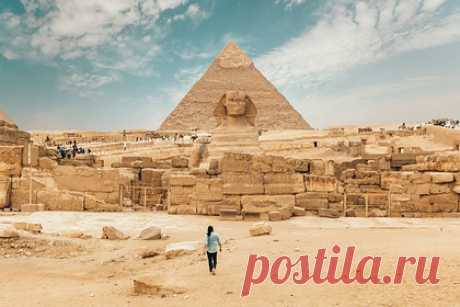 Россияне массово начали искать билеты в Египет после снятия запрета на полеты. Россияне массово начали искать билеты в Египет на фоне сообщений о снятии запрета на чартерные рейсы на курорты страны. Специалисты проанализировали поисковые запросы и выявили, что в первый час после объявления новости о снятии запрета клиенты сервиса начали искать авиабилеты в Египет на 143 процента активнее.