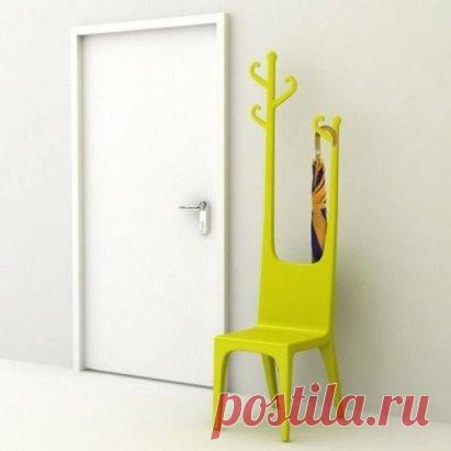 Как ни крути - лучший шкаф для одежды - это стул