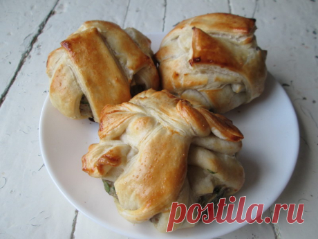 Новый способ приготовить рыбную закуску из селёдки – красиво и очень вкусно! - Пир во время езды Знаете, этот рецепт совсем еще новенький в моей копилочке. Я еще экспериментирую с ним, ищу всяко-разные варианты. Но уже сейчас мне хочется поблагодарить того, кто выдумал обернуть рыбу тестом. То есть, до сих пор я «оборачивала» рыбку целиком, готовя пирог. Но в этом варианте рыба «одним движением руки превращается в…» шарики, и знаете, блюдо совсем …