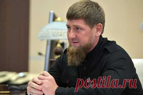Кадыров оценил юмористический ролик с высмеивающим Байдена Галустяном. Глава Чечни Рамзан Кадыров оценил юмористический ролик, в котором актер Михаил Галустян в образе телеведущего Жорика Вартанова высмеивает президента США Джо Байдена и сравнивает его с персонажем сказок об Изумрудном городе Урфином Джюсом. «Концовка — огонь! В прямом и переносном смысле», — написал глава Чечни.