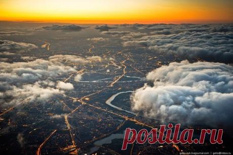 Экскурсии по Москве 
Москва далекого прошлого и новая Москва, устремленная в будущее! Официальная Москва.Москва в суете будней и в ярких огнях праздников! Экскурсии по Москве – это встречи с многоликой, разноголосой, и всегда только прекрасной столицей России! 
Мы приглашаем всех желающих !! 
Деревянная Москва :