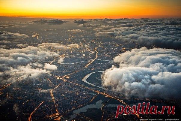 Экскурсии по Москве 
Москва далекого прошлого и новая Москва, устремленная в будущее! Официальная Москва.Москва в суете будней и в ярких огнях праздников! Экскурсии по Москве – это встречи с многоликой, разноголосой, и всегда только прекрасной столицей России! 
Мы приглашаем всех желающих !! 
Деревянная Москва :