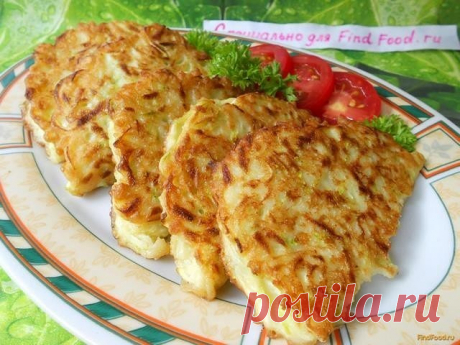 Нежные, мягенькие и очень вкусные пирожки! 
Ингредиенты 

Кабачок300 г 
Куриный фарш150 г 
Лук репчатый1 шт 
Яйца1 шт 
Сметана4 ст.л. 
Соль, черный молотый перецпо вкусу 
Кефир0,5 стак. 
Растительное маслодля жарки 
Мука5 ст.л. 
Приготовление20-30 минут 

Кабачок (нужен молоденький) моем хорошо под проточной водой, обрезаем концы и натираем на крупной терке. Добавляем яйцо и сметану. Хорошо перемешиваем. 

Солим и перчим кабачки, вливаем кефир. Муку просеиваем и добавляем ...