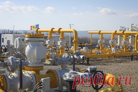 «Газпром» заявил о продолжении поставок газа в Молдавию. Российский «Газпром» заявил о продолжении поставок газа в Молдавию. Указано, что компания получает от «Молдовагаза» ежесуточные заявки на поставку топлива и выполняет их: газ идет транзитом через ГИС «Суджа». Ранее министр энергетики республики говорил, что от поставок топлива отказались.