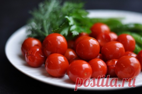 Помидоры на зиму – 5 вкусных рецептов Большой урожай помидоров – плод продолжительной работы огородника. Плоды томата используются во многих блюдах как в сыром, так и приготовленном виде. Для сохранения урожая до зимы многие дачники используют методы соления и консервирования.