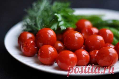 Помидоры на зиму – 5 вкусных рецептов Большой урожай помидоров – плод продолжительной работы огородника. Плоды томата используются во многих блюдах как в сыром, так и приготовленном виде. Для сохранения урожая до зимы многие дачники используют методы соления и консервирования.