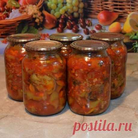 Шикарная закуска с рыбкой на зиму!!
⠀

Готовлю её лет 15 точно! Рецептик очень удачный! 
⠀
1. 3 кг. помидоров (пропустить через мясорубку).
2. 2 кг. моркови (потереть на "корейской тёрке" или порезать соломкой.)
3. 1 кг. лука (порезать полукольцами.)
4. 1 кг. перца болгарского (полукольцами или соломкой.)
5. 2 кг. с/м рыбы (лучше скумбрии), можно любую другую из подобных( даже кильку!, но как показала практика скумбрия удобнее в разделке, да и вкуснее.
6. Масло растительно...