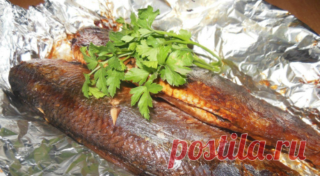 Сельдь «А-ля холодного копчения» в домашних условиях Вкуснятина невероятная! Ингредиенты: 2 свежемороженые скумбрии/сельди без головы и внутренностей Для рассола:1 л воды2-3 горсти луковой шелухи (промыть)2 ст.л сухой заварки черного чая (без добавок)3 ст...