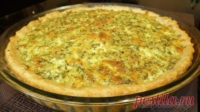 Пирог с сыром и творогом Пирог с сыром и творогом — отличная закуска, которая хороша сама по себе и с другими блюдами. Несмотря на простую начинку, выпечка получается довольно сытной. Творожный пирог порадует вас своим непрев...