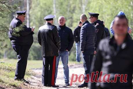 Отличившихся при раскрытии дела о подрыве авто Прилепина полицейских наградят. Глава МВД Владимир Колокольцев решил представить к награде полицейских, отличившихся при раскрытии подрыва автомобиля политика и писателя Захара Прилепина. Об этом заявила официальный представитель МВД России Ирина Волк.