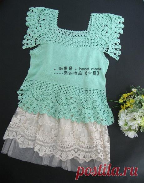 Красивый топ цвета мяты крючком. Летний топ с ажурными крылышками |