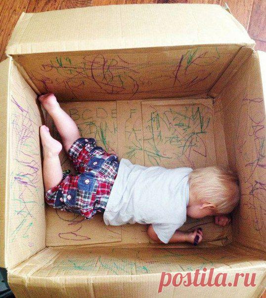 Разрешите ребенку скучать Скука — прекрасная вещь. То есть не скука, как таковая, а то, что она с собой несет. Чтобы удовлетворять любопытство, воображать, строить, экспериментировать и исследовать, ребенку необходимо безделье. Пусть это будет час перед ужином или специально отведенное для игр с воображением время в выходные дни — главное, чтобы ребенок столкнулся со скукой и преодолел ее. Из книги «Творческое воспитание» (