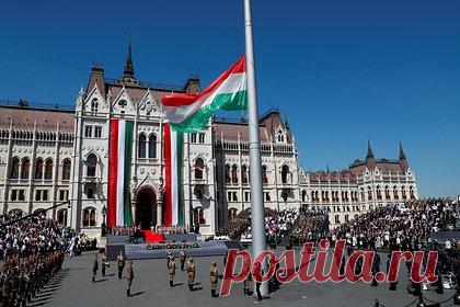 В Венгрии обвинили Евросоюз в шантаже. Европейский союз (ЕС) шантажирует страны, которые идут своей линией, отличной от сообщества. Об этом заявила экс-министр юстиции Юдит Варга. По ее мнению, миграционная политика объединения ошибочна и не продумана, и Венгрия не должна расплачиваться за ошибки европейских бюрократов.