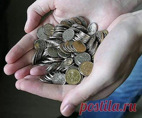 КАК МОЖНО ОТКУПИТЬСЯ ОТ НИЩЕТЫ 
Заговорить деньги в глухую полночь. Мелочь кинуть на перекрестке и уйти, не оглядываясь, домой. 
