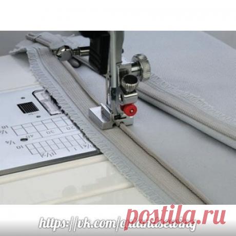 Лапка для вшивания потайной молнии

Эта уникальная лапка поможет легко и быстро вшить потайную молнию.

Описание работы:

1. Откройте застежку-молнию.

2.Расположите правую половину застежки-молнии лицом к лицевой стороне правой части изделия.

3. Отогните зубцы вправо и опустите лапку так, чтобы зубцы лежали в желобке лапки справа от иглы. Прошейте, дойдя до отметки конца разреза.

4. Расположите левую половину застежки-молнии лицом к лицевой стороне левой части изделия. ...