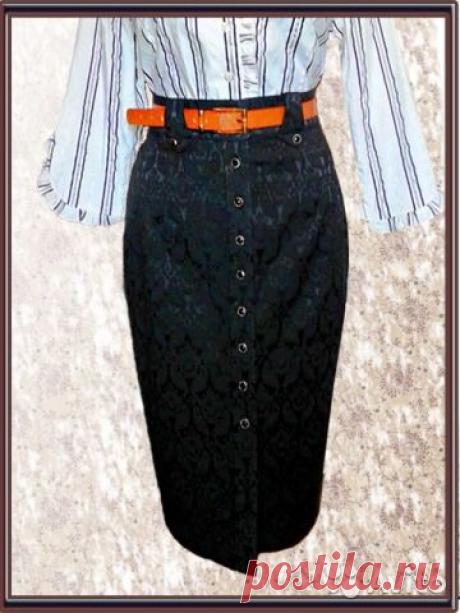 Юбка-карандаш из жаккарда.