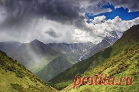 «Оттенки грозы». Киргизия. Автор фото — Элина Магалимова: