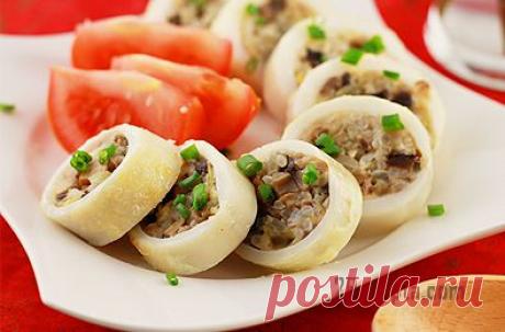 Кальмары, фаршированные грибами и сыром