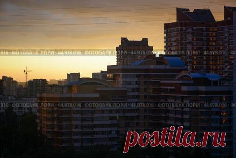 Красивый закат в Москве (2013 год) Редакционное фото, фотограф Ilaronsia / Фотобанк Лори