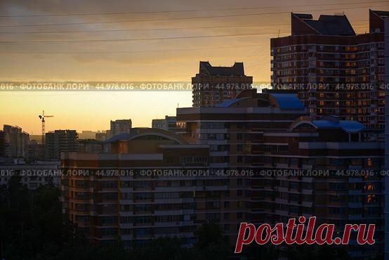 Красивый закат в Москве (2013 год) Редакционное фото, фотограф Ilaronsia / Фотобанк Лори