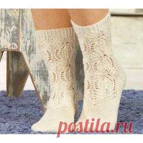 Носки Милливэйс Очаровательные ажурные носки спицами для женщин, выполненные из тонкой смесовой пряжи на основе шерсти мерино. Вязание носков осуществляется...