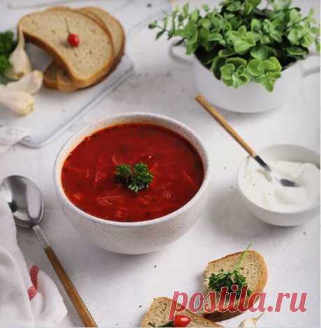 Борщ классический - Вкусные идеи Борщ – это традиционное первое блюдо всех славян, но имеющее особую популярность в Украине. Наверняка, во многих кафе и ресторанах вы встречали такой суп