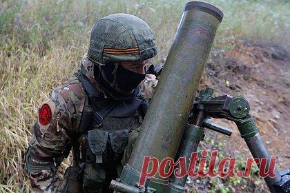 Российский боец рассказал о кодовом слове для связи с женой из зоны СВО. Механик-водитель гаубичного самоходного орудия Николай Лавришко рассказал, как связывается с родственниками из зоны специальной военной операции. По словам мужчины, он прибегает к специальному кодовому слову, чтобы защитить близких от фейковой информации со стороны Вооруженных сил Украины.